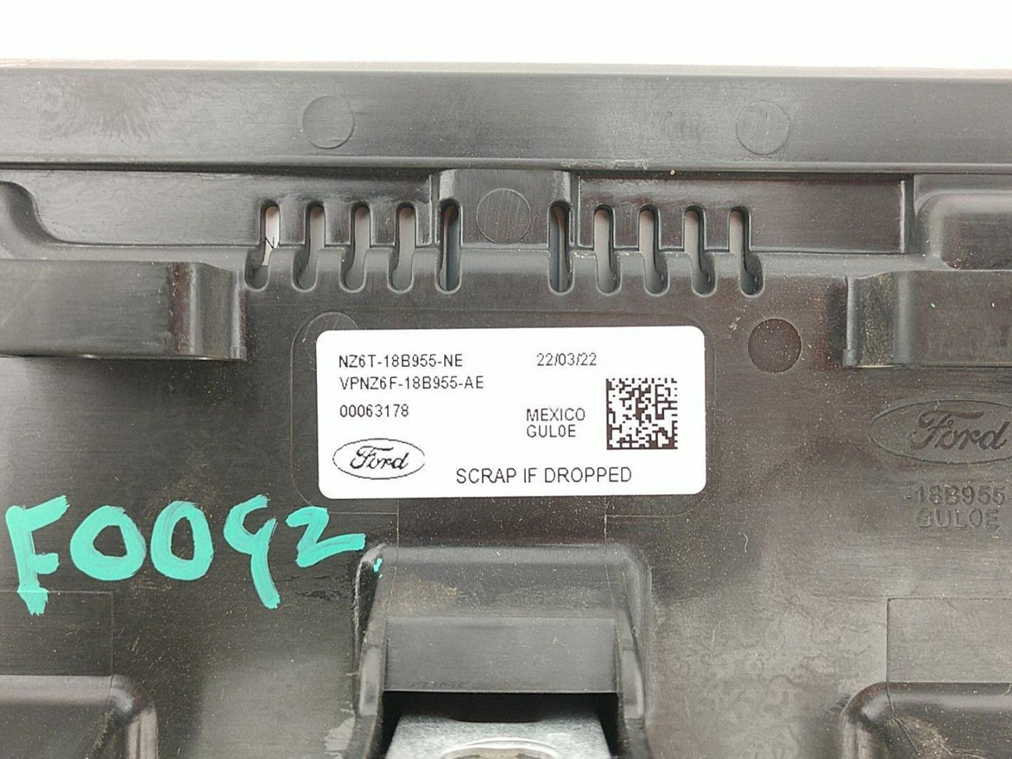 2022-2024 Ford Maverick OEM AM FM Radio Media 8' Display Screen