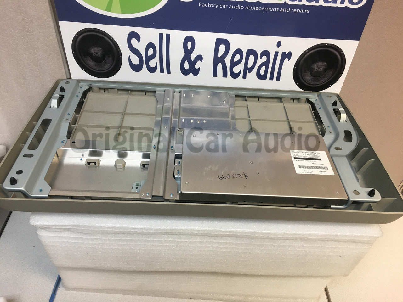 2015 - 2017 Toyota Sienna OEM Roof Mounted Entertainment DVD Display Screen Tan