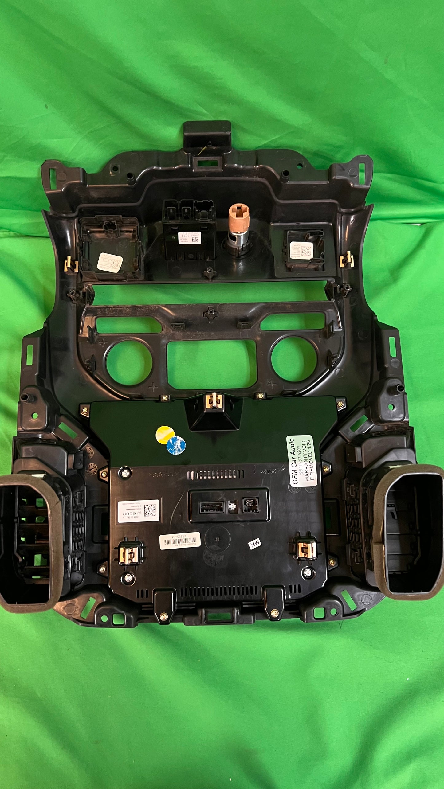 Chevy GMC Sierra 1500 2500 3500 OEM Bezel 8" Display Screen Radio Control Panel