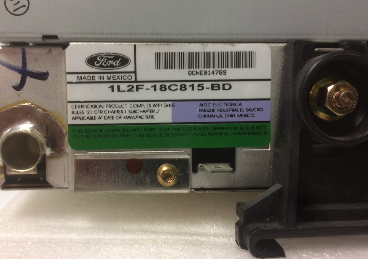 2001 - 2005 Ford Explorer Lincoln Navigator Radio and 6 CD Changer