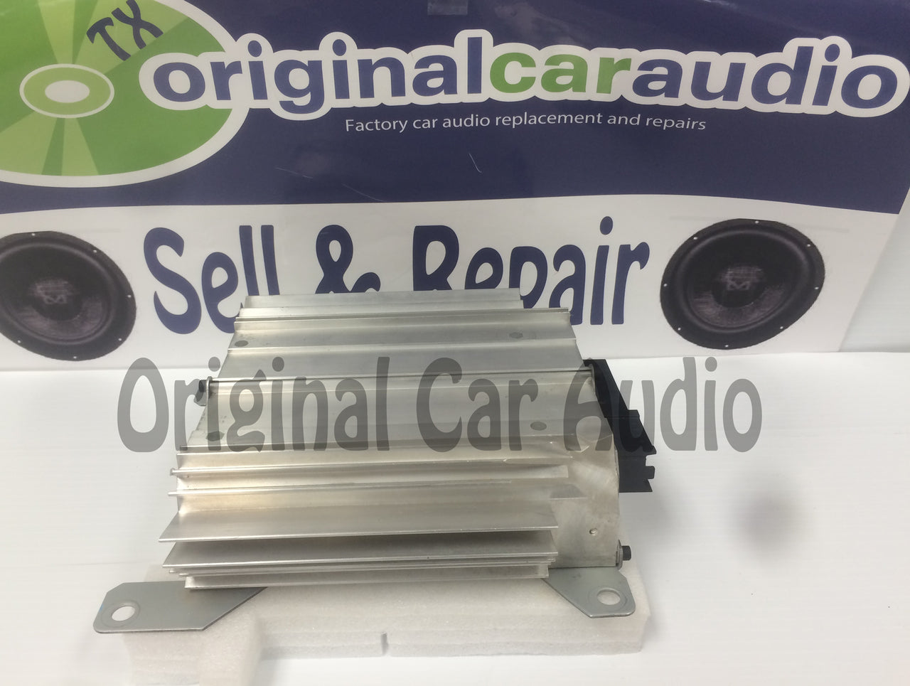 2004 - 2015 Nissan Titan NISSAN Factory (OEM) Rockford Fosgate Stereo Amplifier