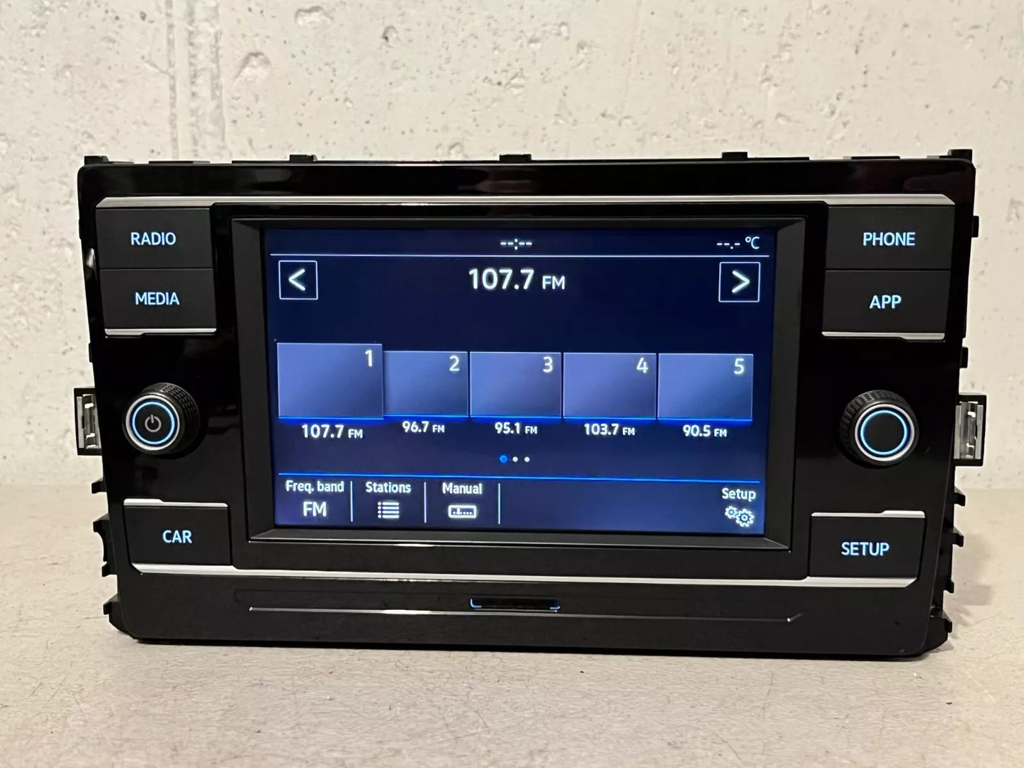 Refurbished 2018 - 2019 Volkswagen Tiguan OEM APP Touch Screen Display AM FM Radio Receiver