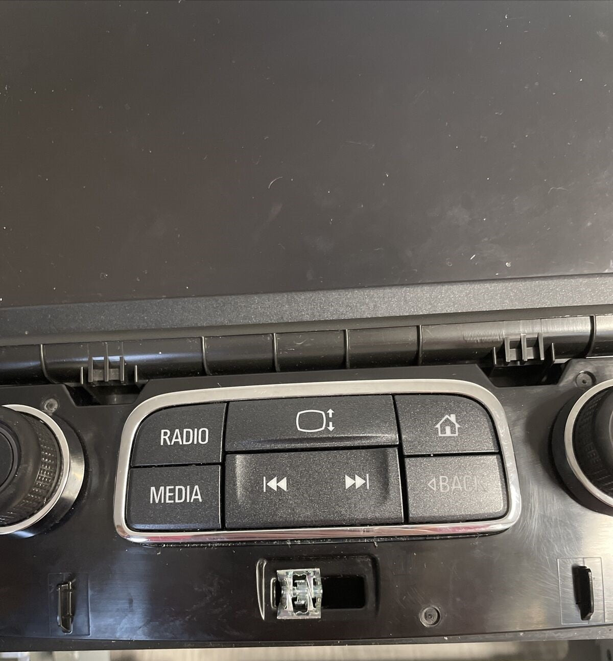2018 - 2020 Chevrolet Impala OEM 8.4" MyLink Display Screen Dash Assembly