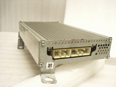 2004 - 2008 Chrysler Pacficia Amplifier