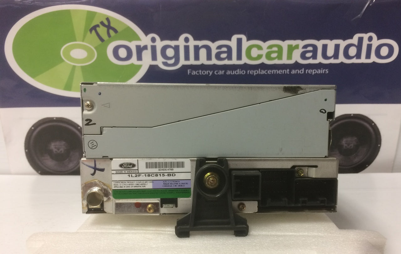 2001 - 2005 Ford Explorer Lincoln Navigator  Radio and 6 CD Changer