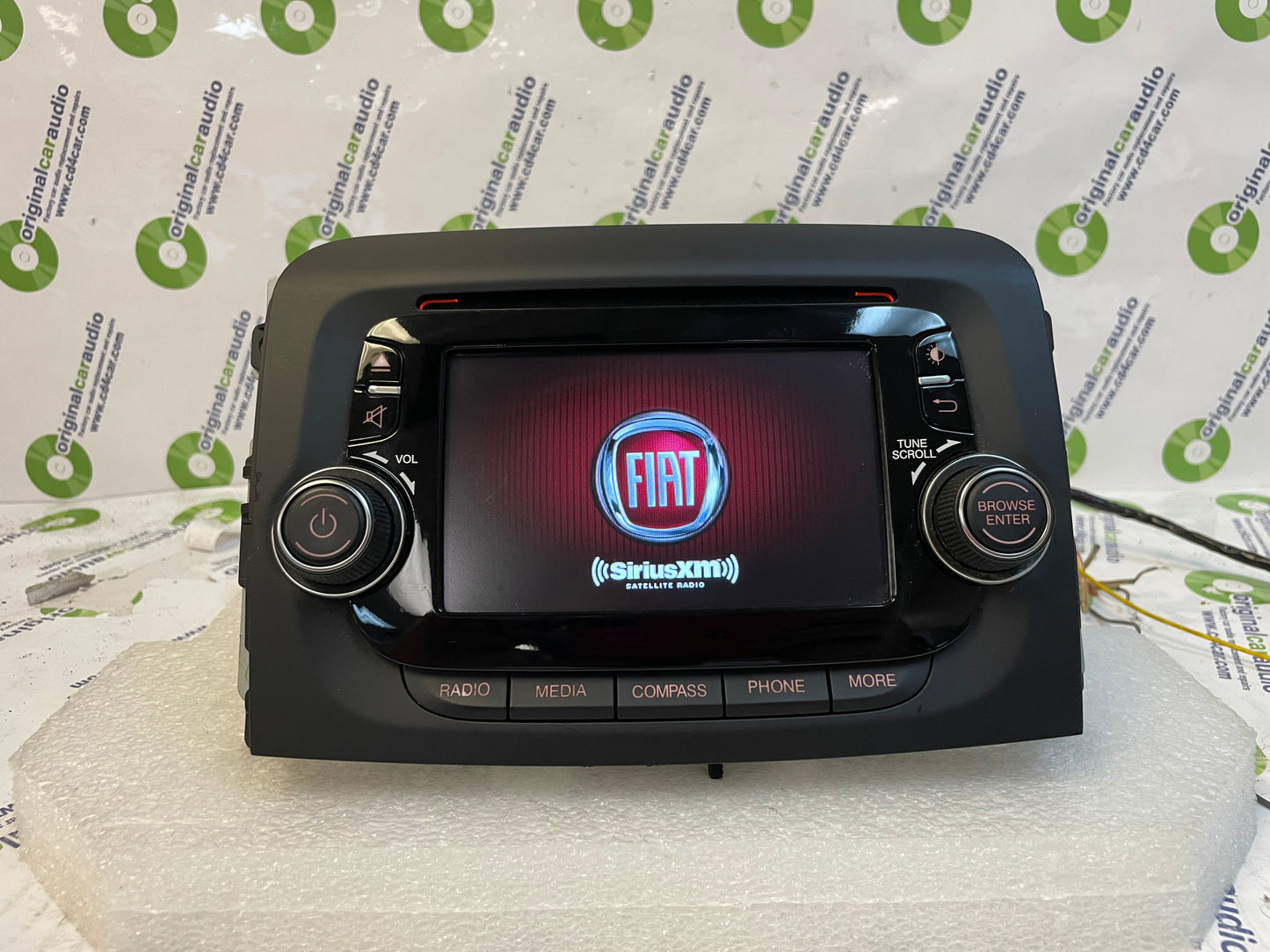 14-15 Fiat 500 OEM VP2 UConnect AM FM Radio