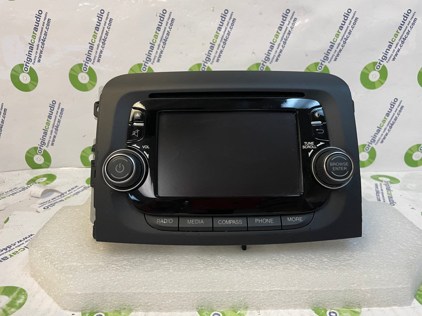 14-15 Fiat 500 OEM VP2 UConnect AM FM Radio