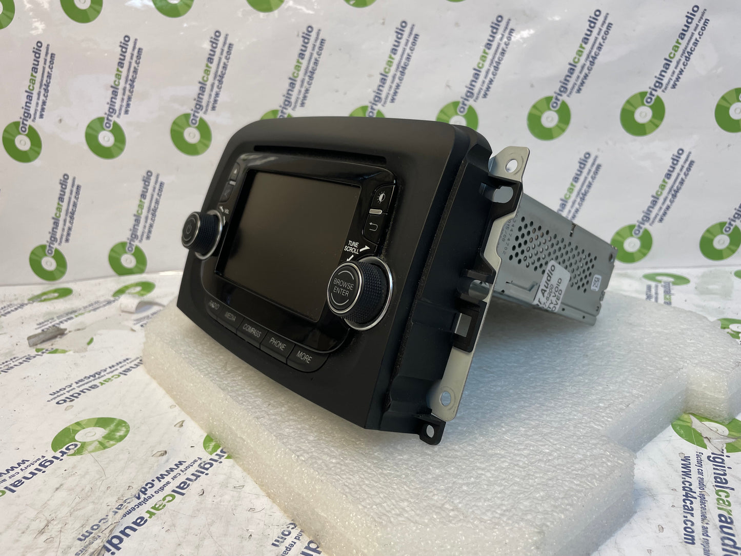 14-15 Fiat 500 OEM VP2 UConnect AM FM Radio