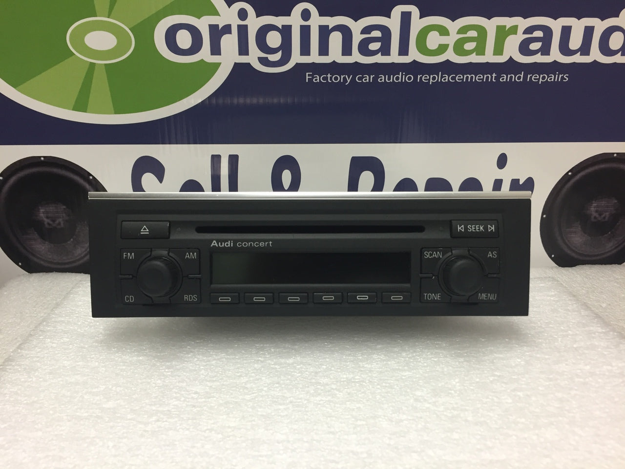 AUDI A4 S4 AM FM radio with CD player