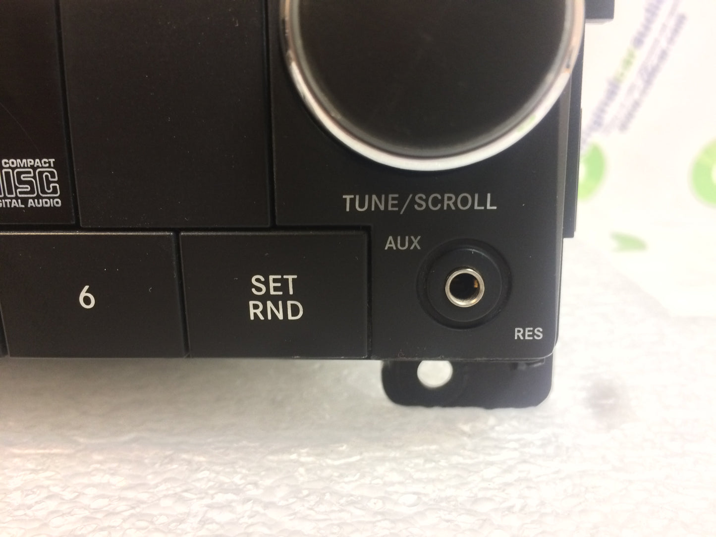 2007 - 2013 Dodge Jeep Grand Cherokee Durango OEM Single CD AM FM RES Radio Receiver