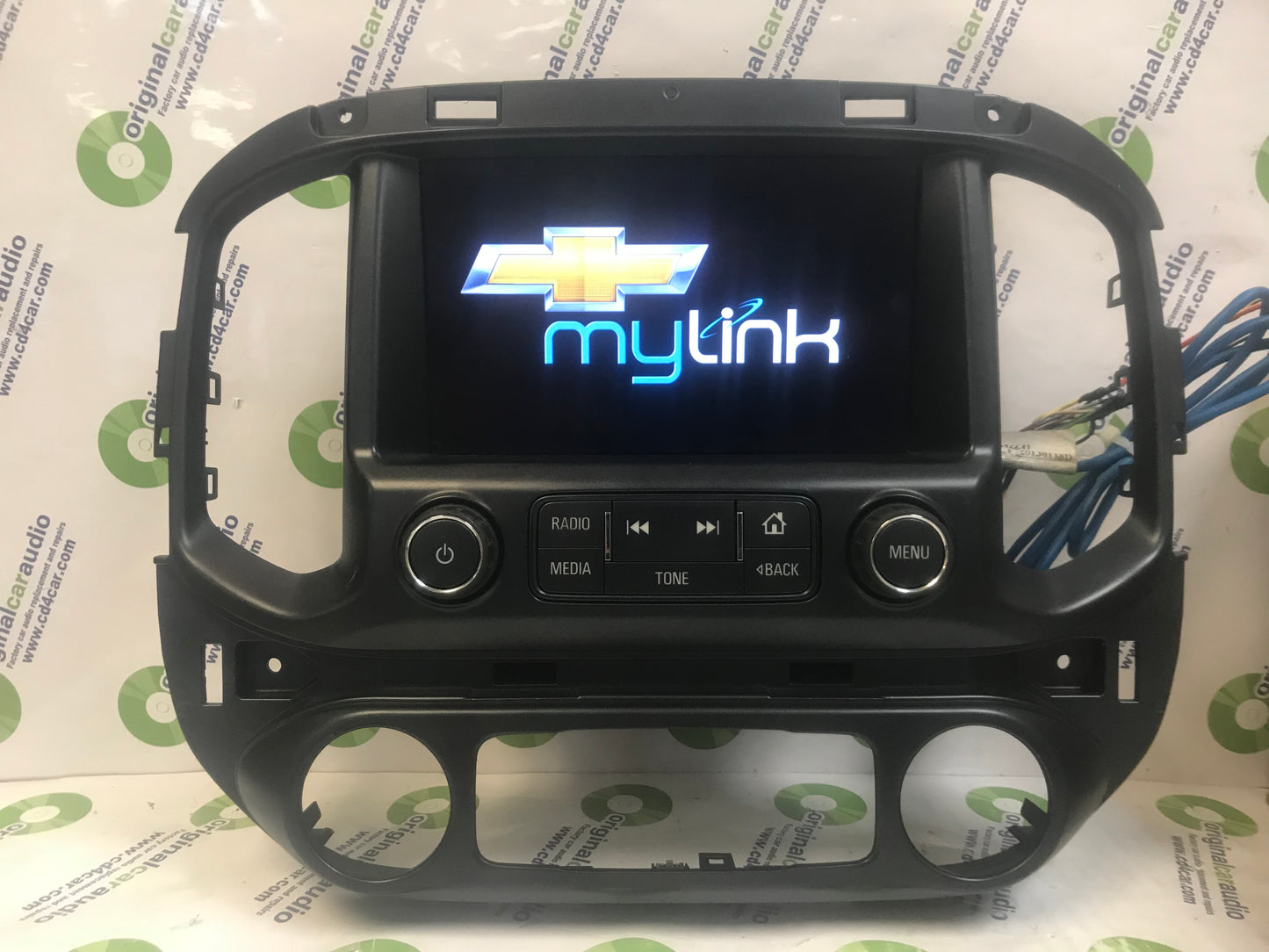 2017 - 2018 Chevy Colorado OEM Touch Screen Radio Navigation Display w/o Vents