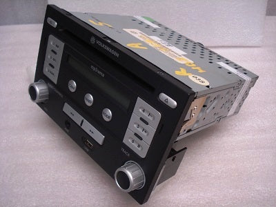 1998 1999 2000 2001 2002 VOLKSWAGEN Golf GTI Jetta Passat Eurovan Cabrio OEM Radio CD Player MP3 Auxiliary