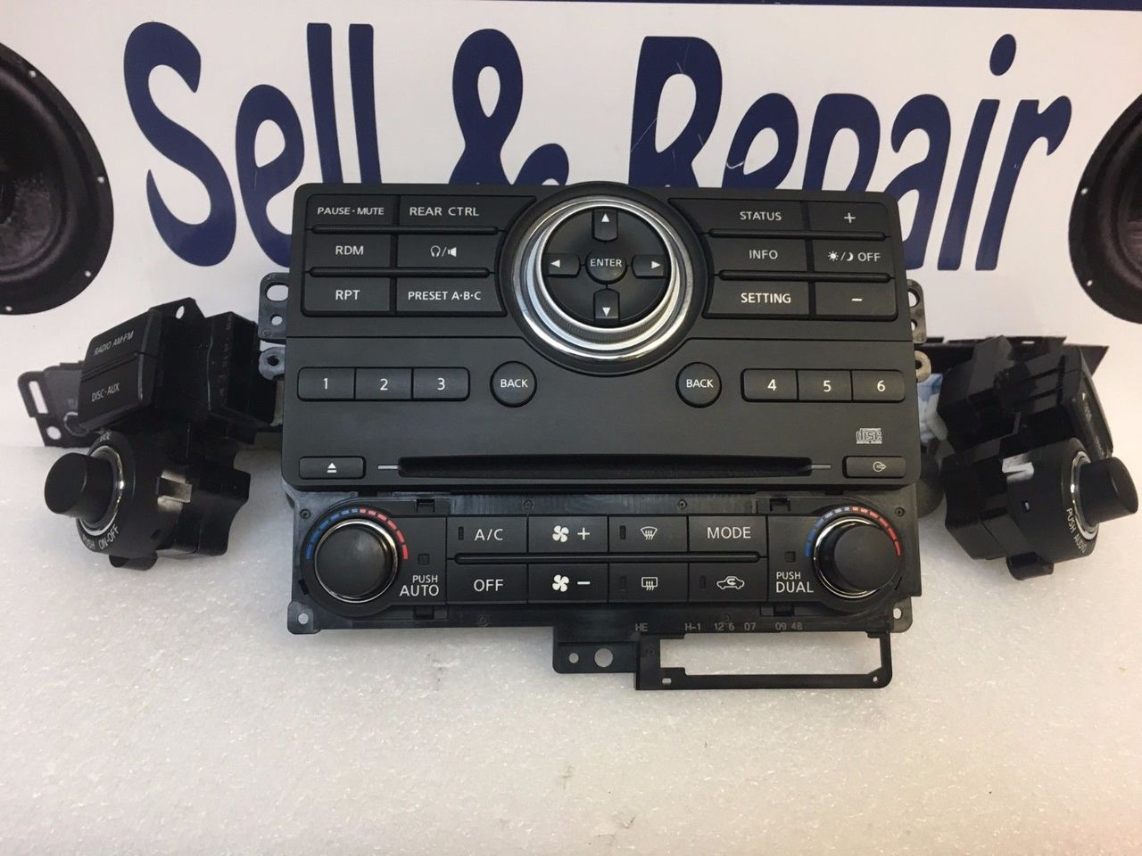 07 - 13 Nissan Pathfinder Armada Audio Climate Control Panel 28395 ZQ0081