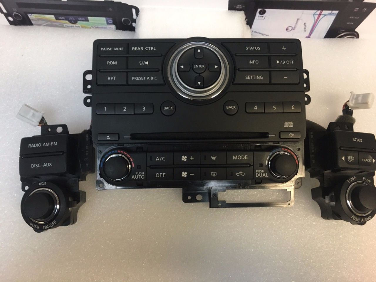 07 - 13 Nissan Pathfinder Armada Audio Climate Control Panel 28395 ZQ0081